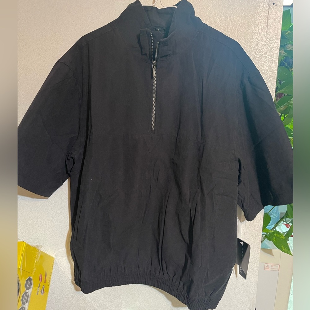 Short sleeve pull over wind jacket